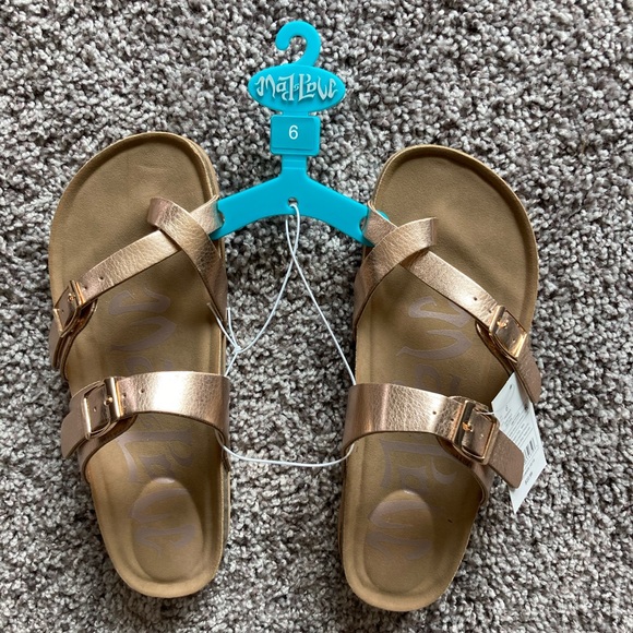 Mad Love Shoes - Rose Gold Sandals